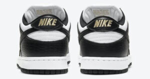 NIKE SB DUNK LOW SUPREME BLACK