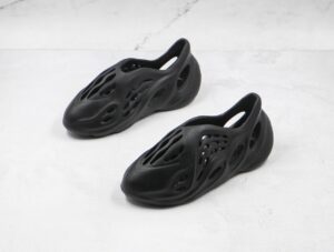 Yeezy Foam RNNR Black